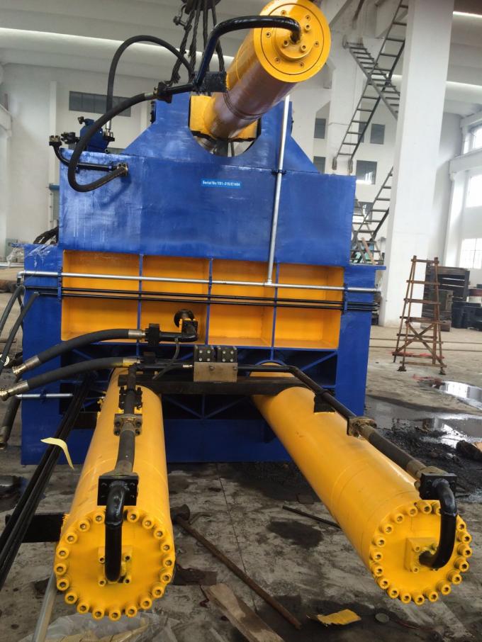 160 tonnes ferraillent la presse en acier