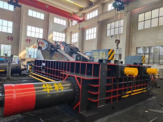 acheter Presses polyvalentes pour les balles de déchets métalliques avec moteurs 3x37KW et télécommande PLC online manufacture