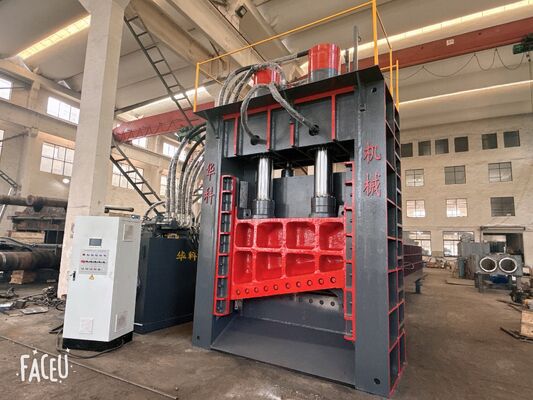 acheter Cisaille à ferraille à portique de 700 tonnes avec boîte d'alimentation de 7 500 mm et alimentation par poussoir hydraulique pour le recyclage des métaux online manufacture