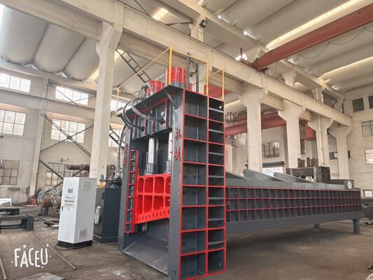 acheter Cisaille hydraulique de ferraille avec une capacité de cisaillement de 700 tonnes, une longueur de lame de 1600 mm et une boîte d'alimentation de 7500 mm online manufacture